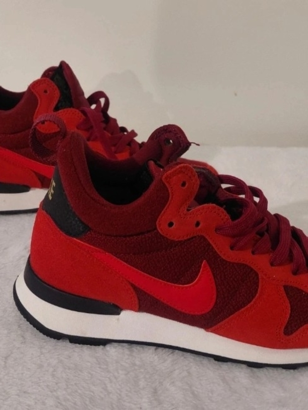 Nike Kids Red and Maroon Low-Top Sneakers